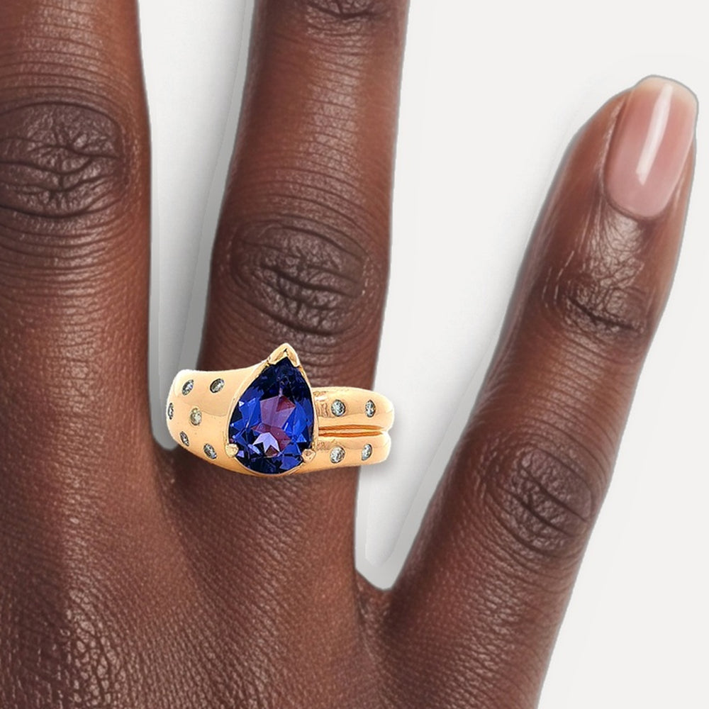 R821248 shown on a hand (deep skin tone)