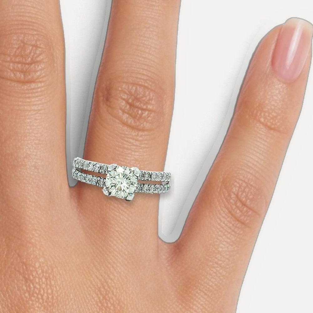 R821265 shown on a hand (medium skin tone)