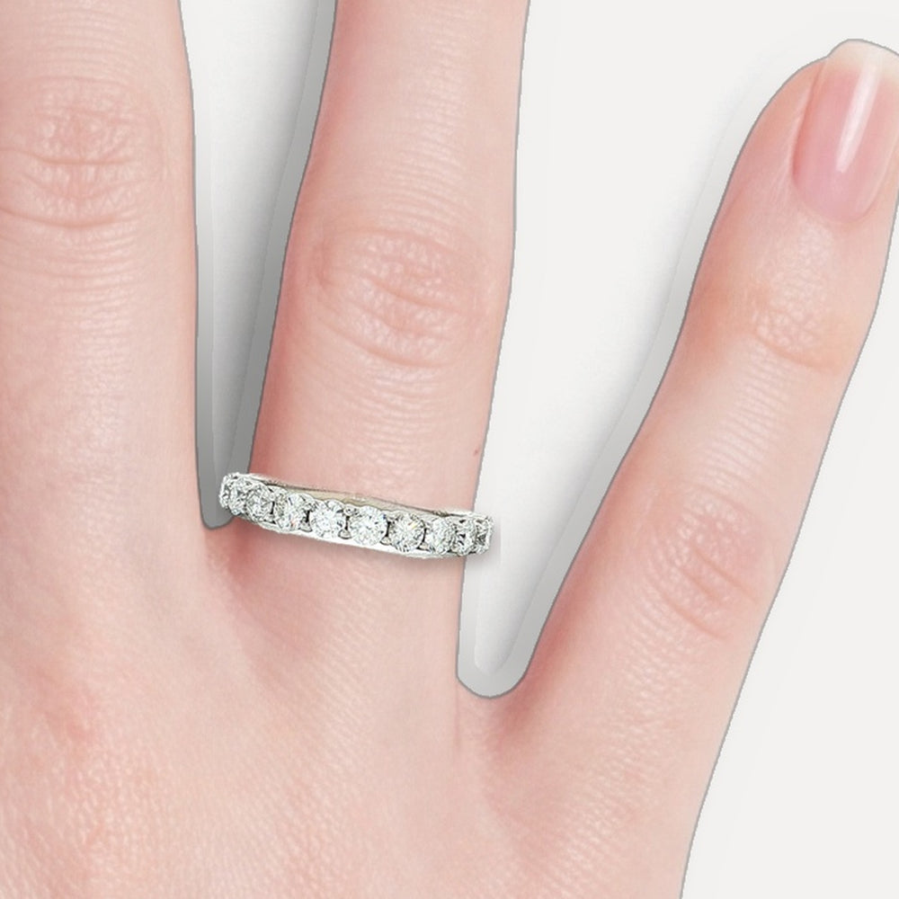 R821335 shown on a hand (light skin tone)
