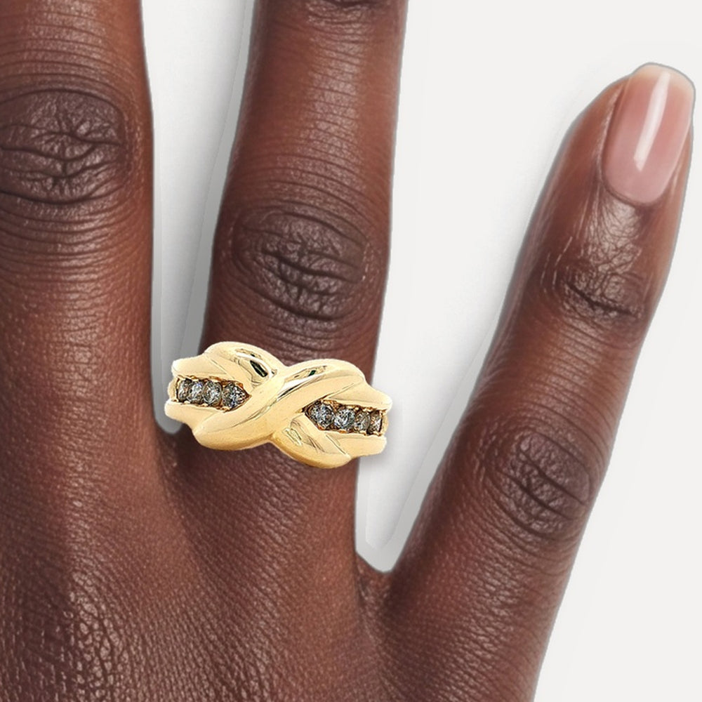 R821435 shown on a hand (deep skin tone)