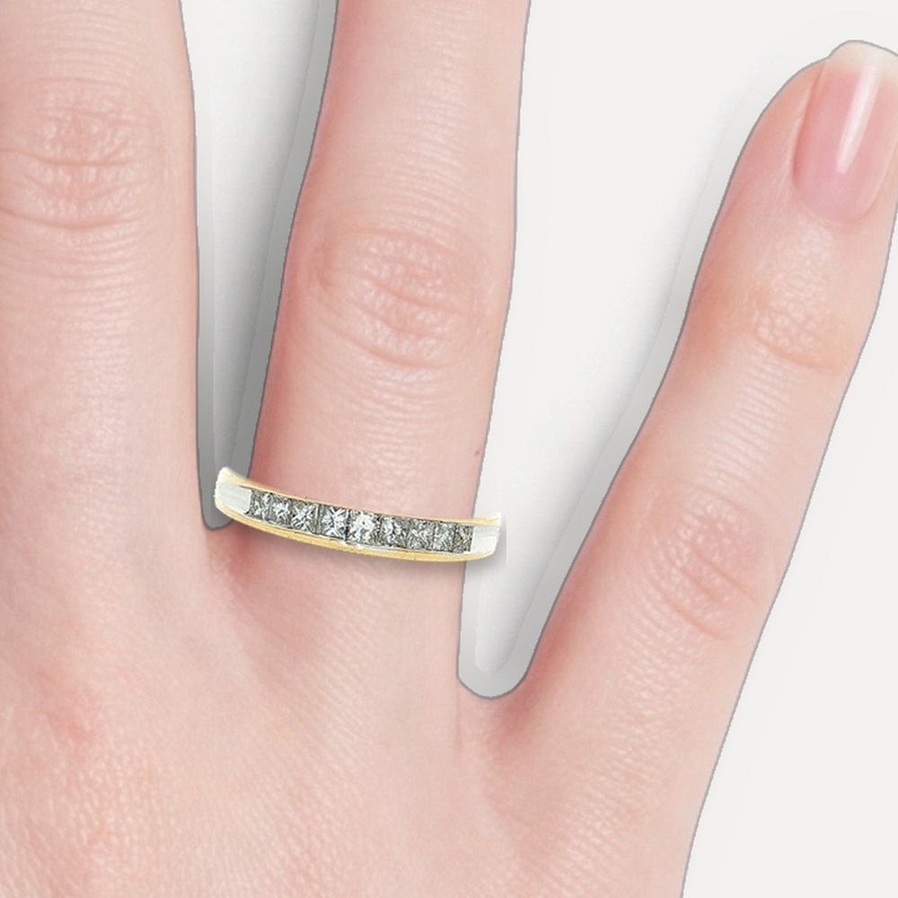RAV1020 shown on a hand (light skin tone)