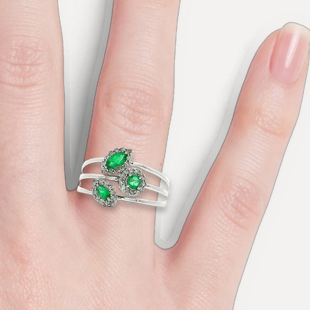 RGJ1026 shown on a hand (light skin tone)