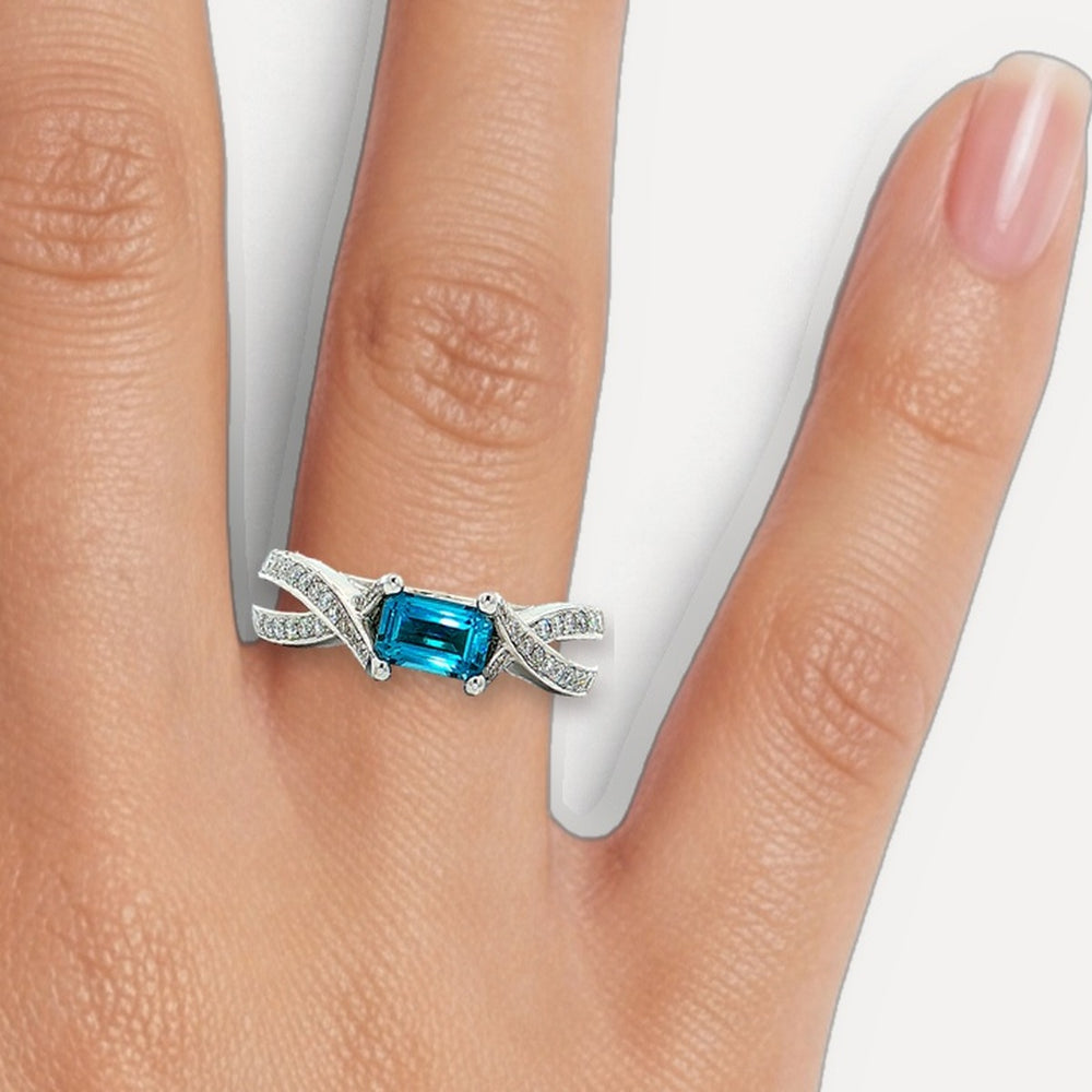 RJA1037 shown on a hand (medium skin tone)