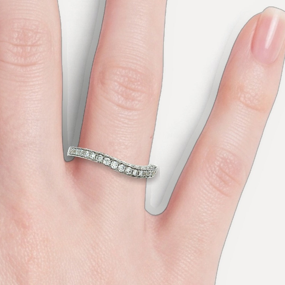 RJA1040 shown on a hand (light skin tone)