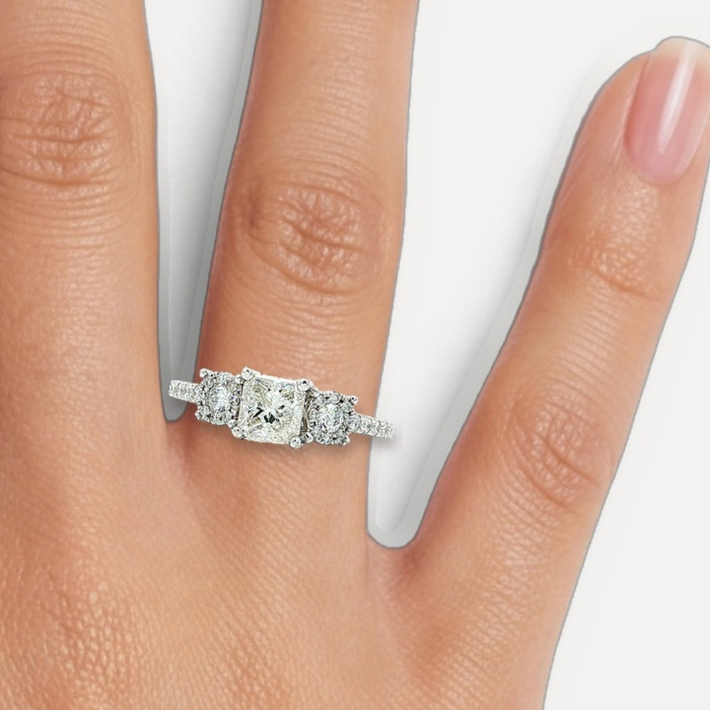 RMIB1069_u1 shown on a hand (medium skin tone)