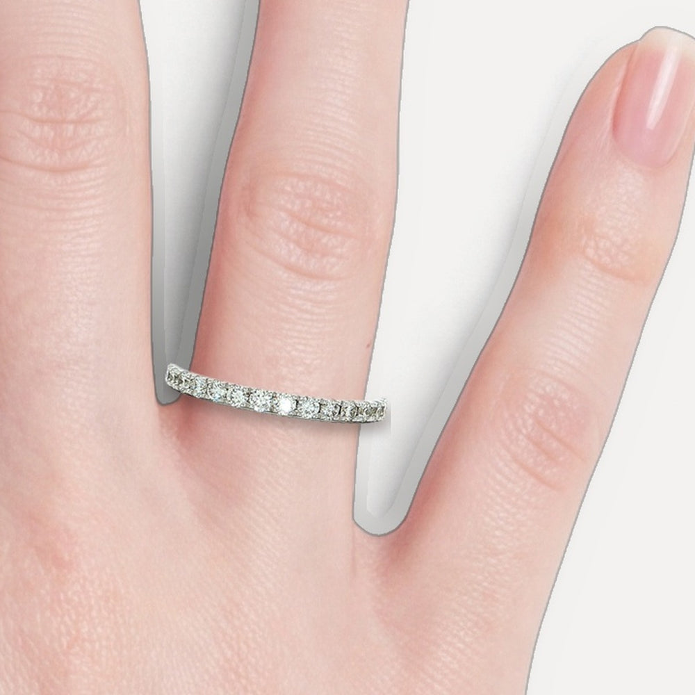 RNJ1003 shown on a hand (light skin tone)
