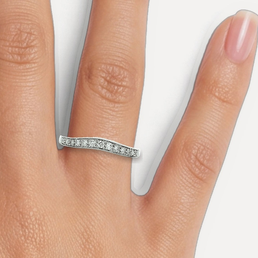 RNJ1005 shown on a hand (medium skin tone)