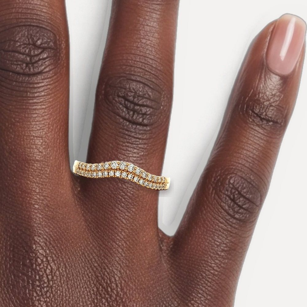 RNJ1010 shown on a hand (deep skin tone)