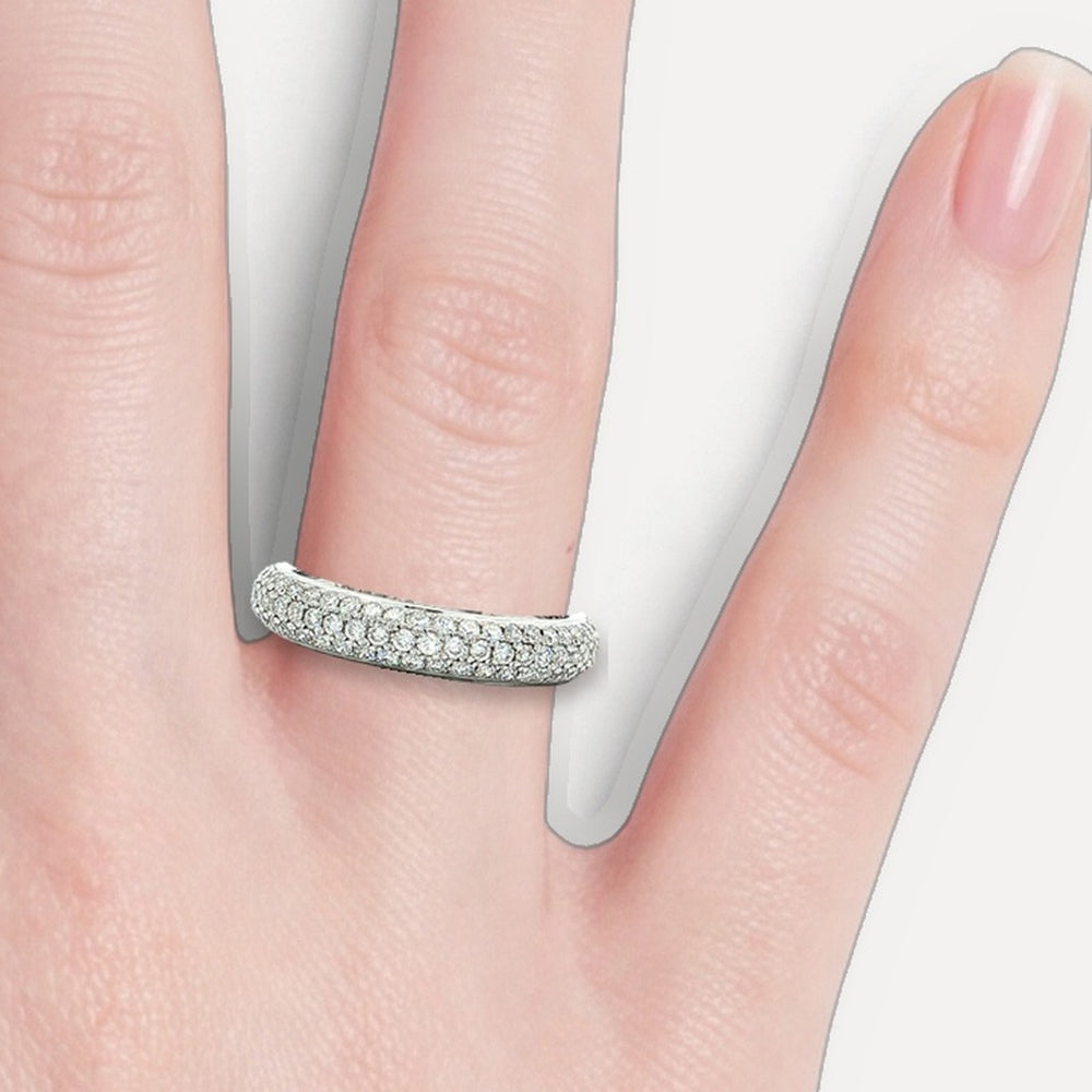 RNJ1019 shown on a hand (light skin tone)