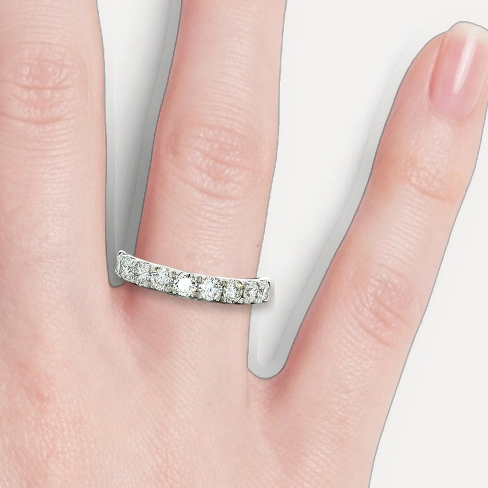RPT1033 shown on a hand (light skin tone)