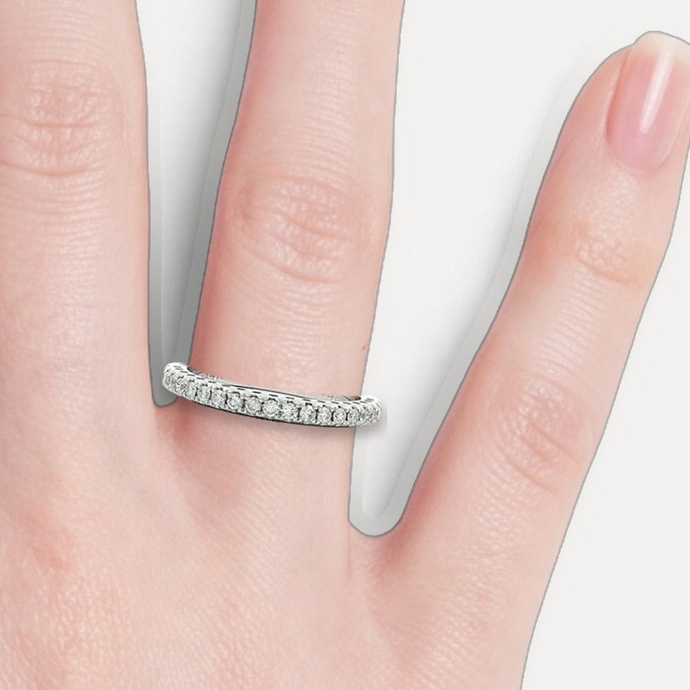 RQC1003 shown on a hand (light skin tone)