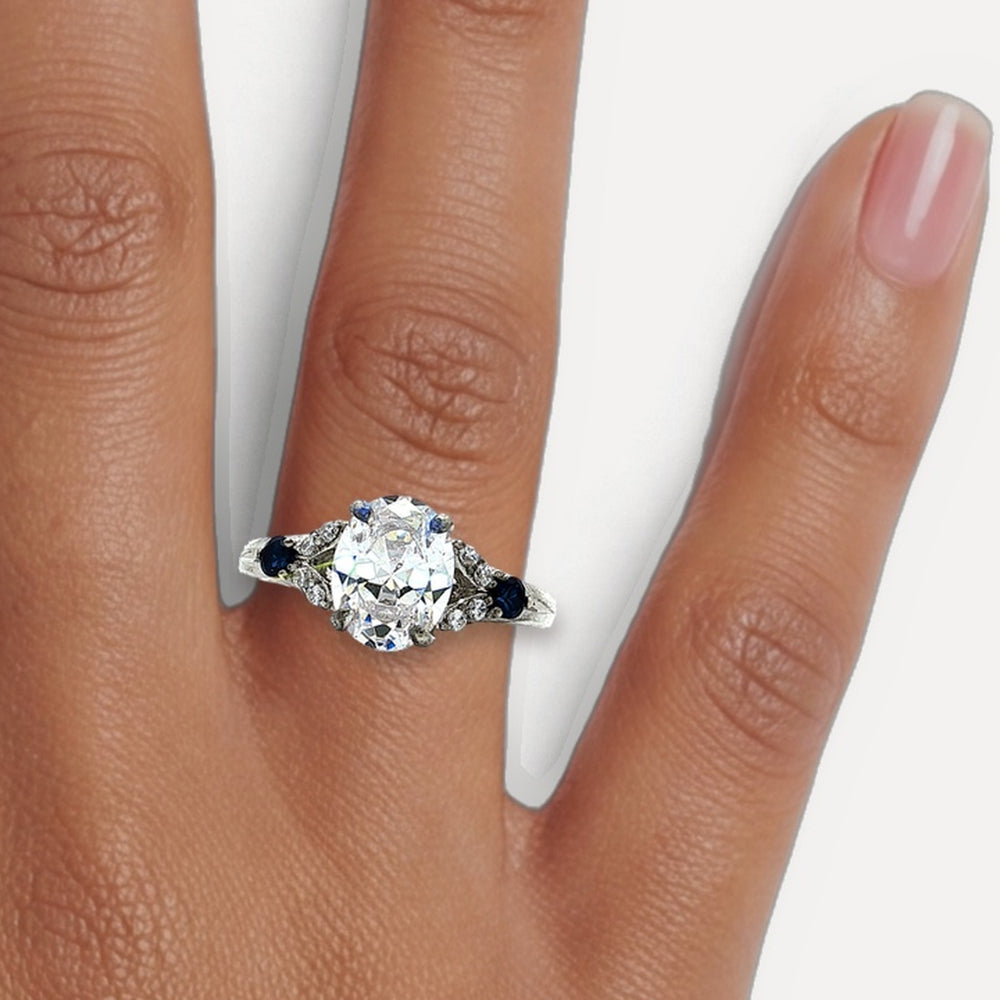 RSIL1169 shown on a hand (medium deep skin tone)