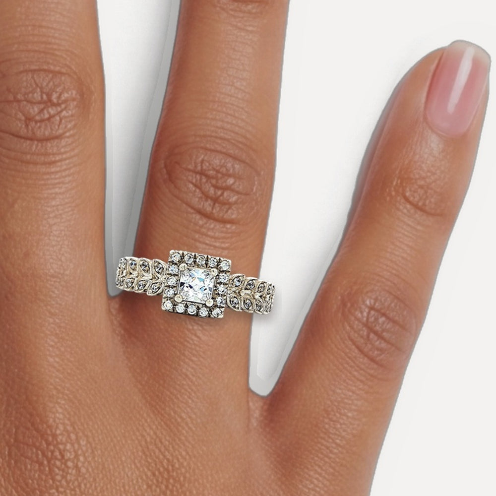 RSIL1179 shown on a hand (medium deep skin tone)