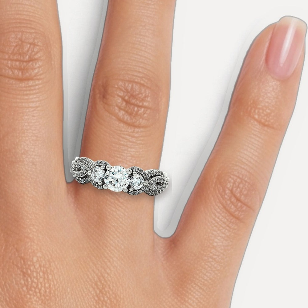 RSIL1475 shown on a hand (medium skin tone)