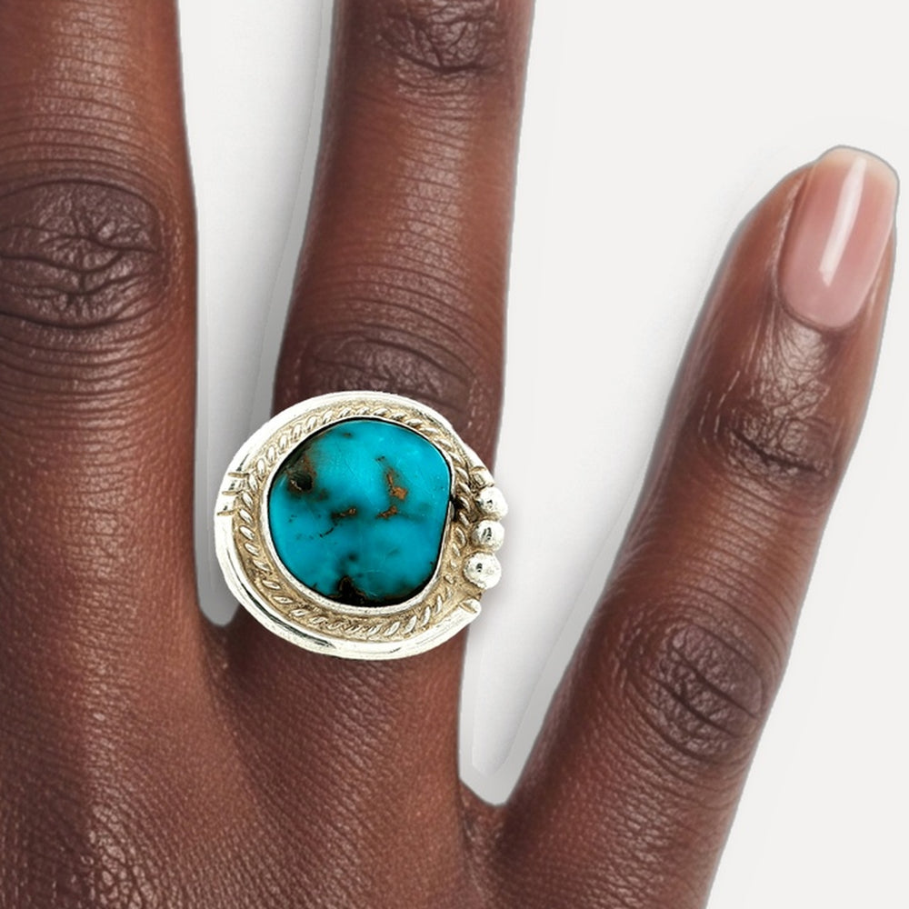 RSIL1676 shown on a hand (deep skin tone)