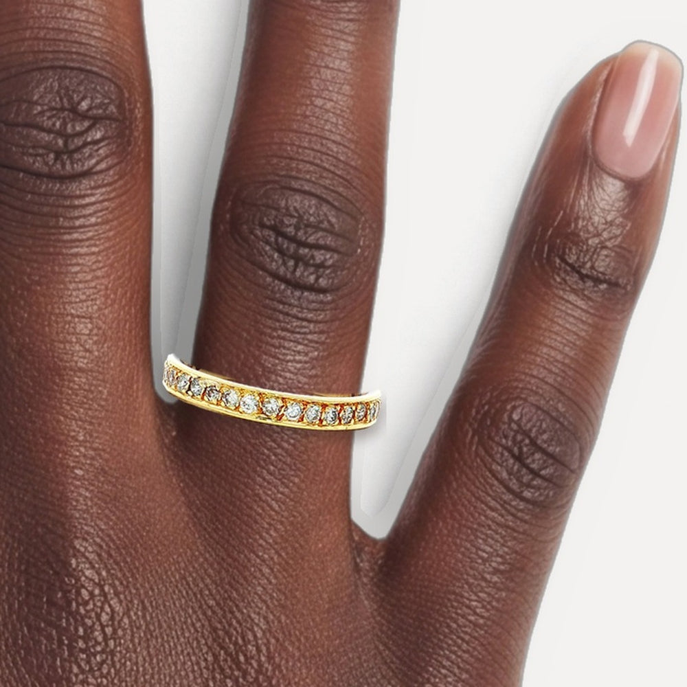 T82115787 shown on a hand (deep skin tone)